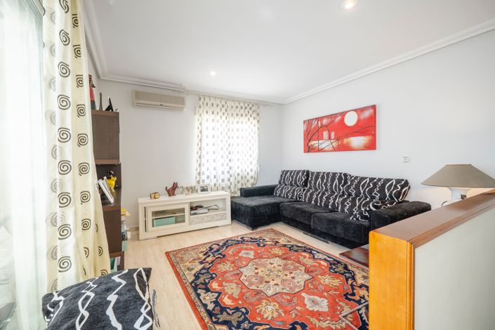 Image No.26-4 Bed Townhouse for sale