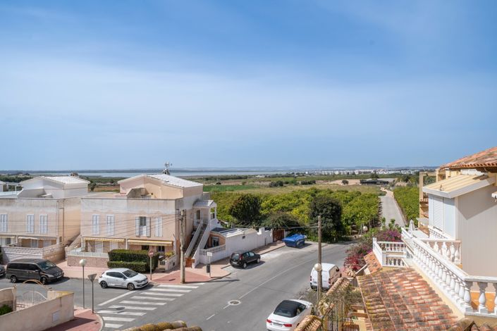 Image No.30-4 Bed Townhouse for sale