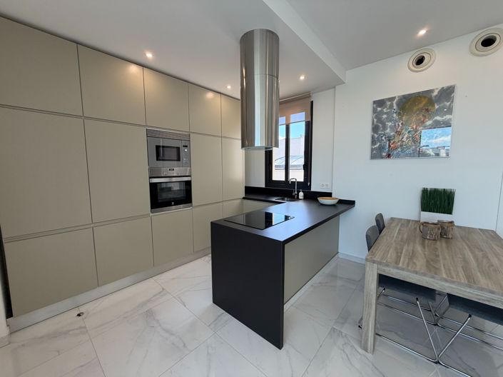 Image No.10-3 Bed Villa for sale