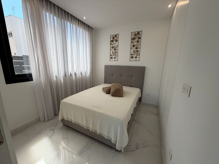 Image No.13-3 Bed Villa for sale