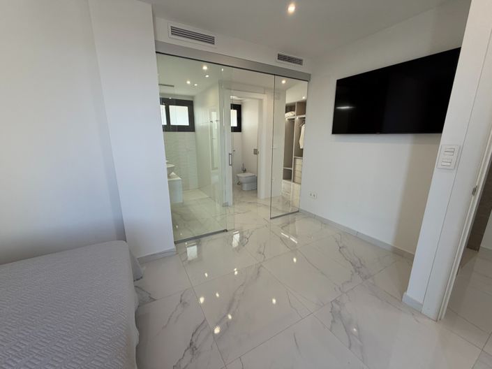 Image No.17-3 Bed Villa for sale