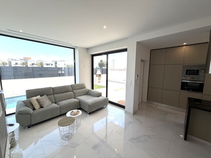 Image No.3-3 Bed Villa for sale