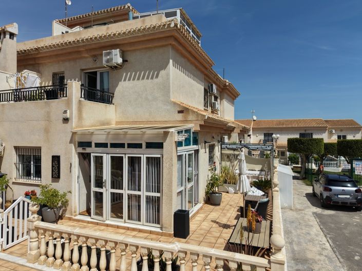 Image No.25-3 Bed Property for sale