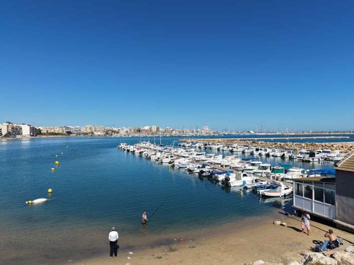 Image No.26-3 Bed Property for sale