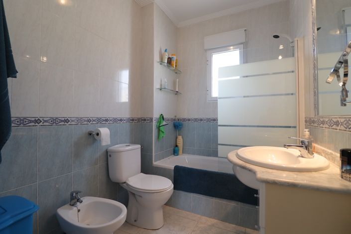Image No.18-2 Bed Townhouse for sale