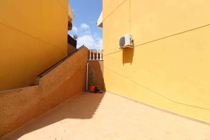 Image No.31-2 Bed Townhouse for sale