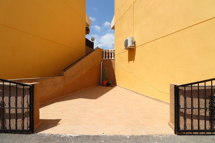 Image No.32-2 Bed Townhouse for sale