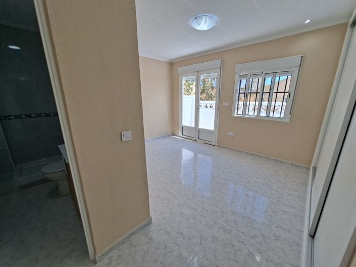 Image No.9-1 Bed Townhouse for sale