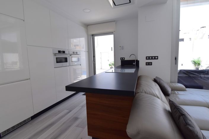 Image No.10-4 Bed Villa for sale