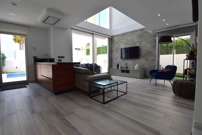 Image No.3-4 Bed Villa for sale