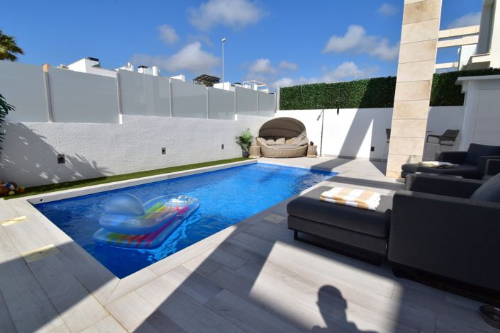 Image No.4-4 Bed Villa for sale