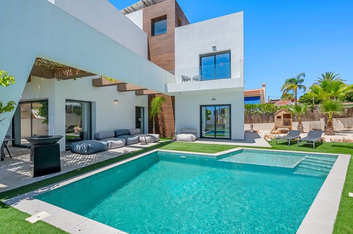 Image No.3-4 Bed Villa for sale
