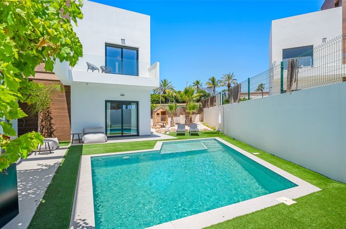 Image No.4-4 Bed Villa for sale