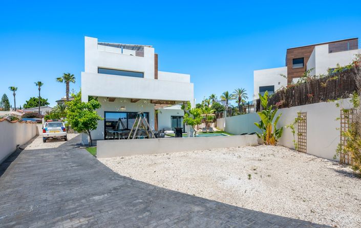 Image No.5-4 Bed Villa for sale