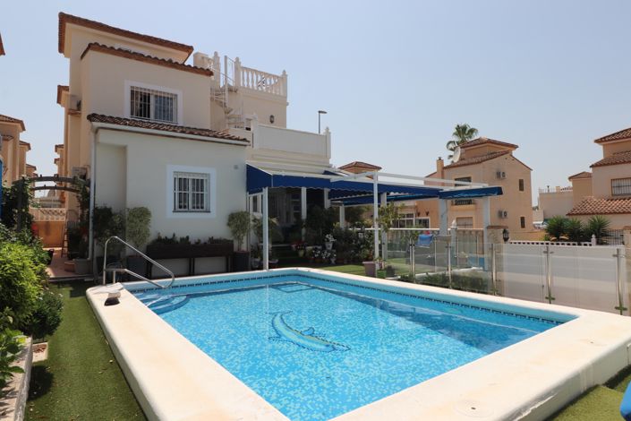 Image No.2-4 Bed Villa for sale