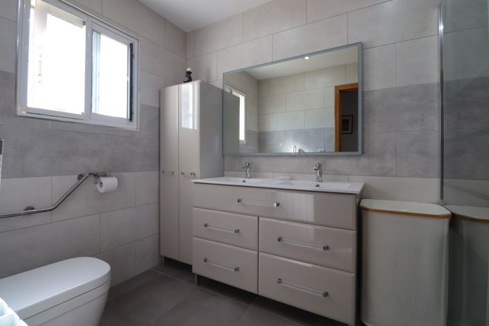 Image No.17-3 Bed Country Property for sale