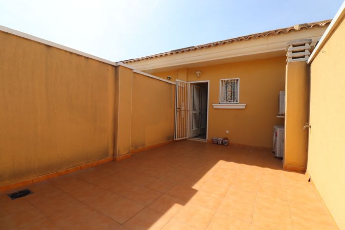 Image No.20-2 Bed Townhouse for sale