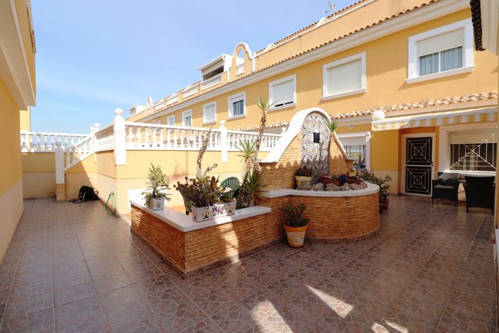 Image No.21-2 Bed Townhouse for sale