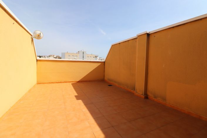 Image No.4-2 Bed Townhouse for sale