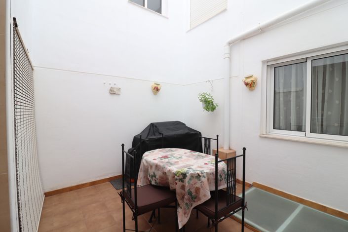 Image No.21-3 Bed Apartment for sale