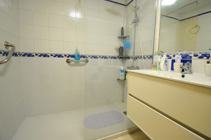 Image No.12-2 Bed Apartment for sale