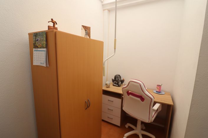 Image No.18-2 Bed Property for sale