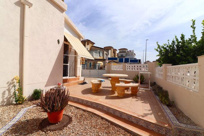 Image No.25-2 Bed Property for sale