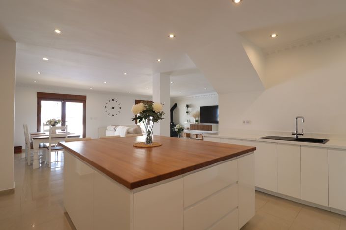 Image No.10-6 Bed Villa for sale