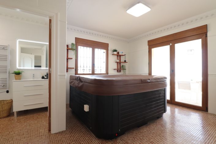 Image No.33-6 Bed Villa for sale
