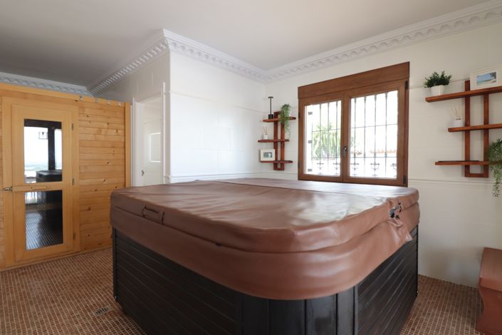 Image No.34-6 Bed Villa for sale
