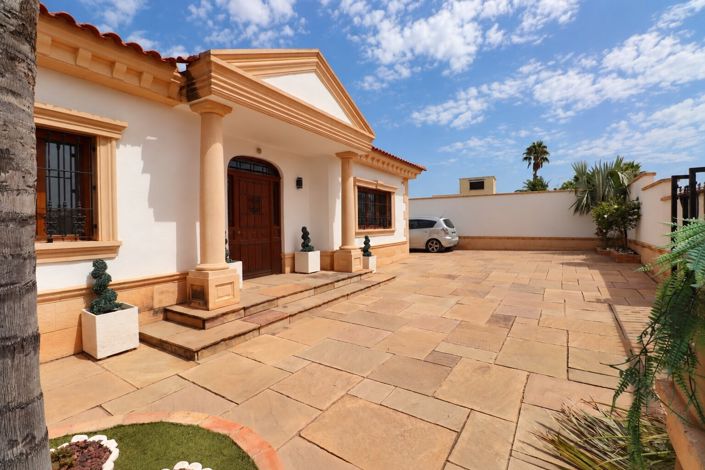 Image No.40-6 Bed Villa for sale