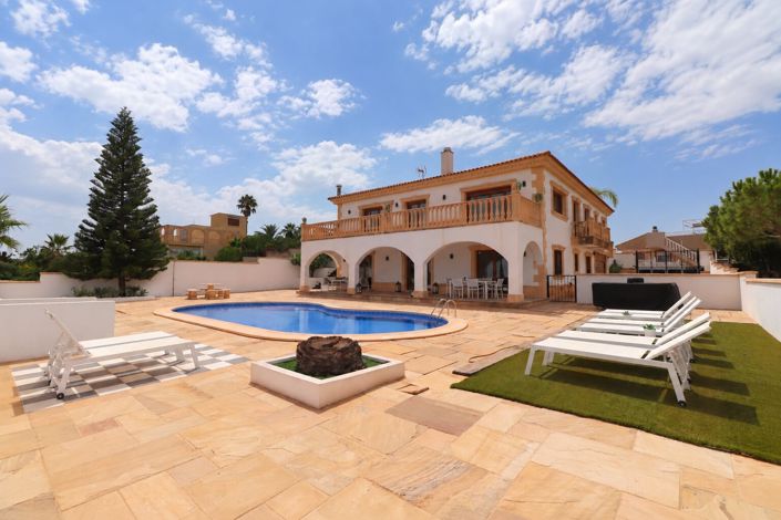Image No.42-6 Bed Villa for sale