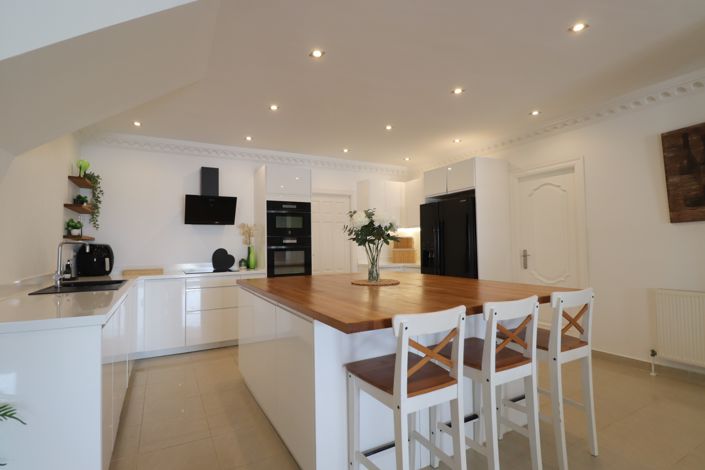 Image No.9-6 Bed Villa for sale