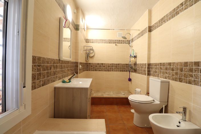 Image No.10-4 Bed Country Property for sale