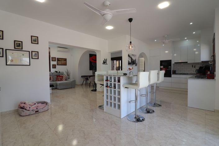 Image No.4-3 Bed Country Property for sale