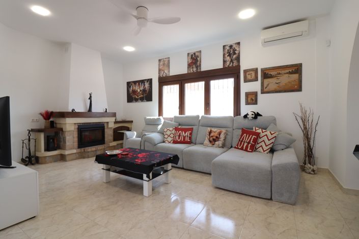 Image No.7-3 Bed Country Property for sale