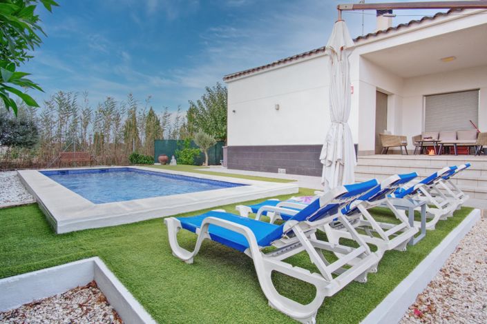 Image No.57-3 Bed Country Property for sale