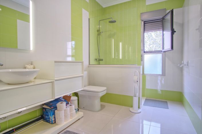 Image No.18-3 Bed Property for sale