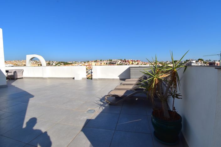 Image No.17-4 Bed Apartment for sale