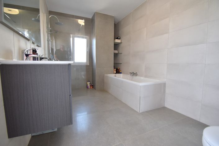 Image No.19-4 Bed Apartment for sale
