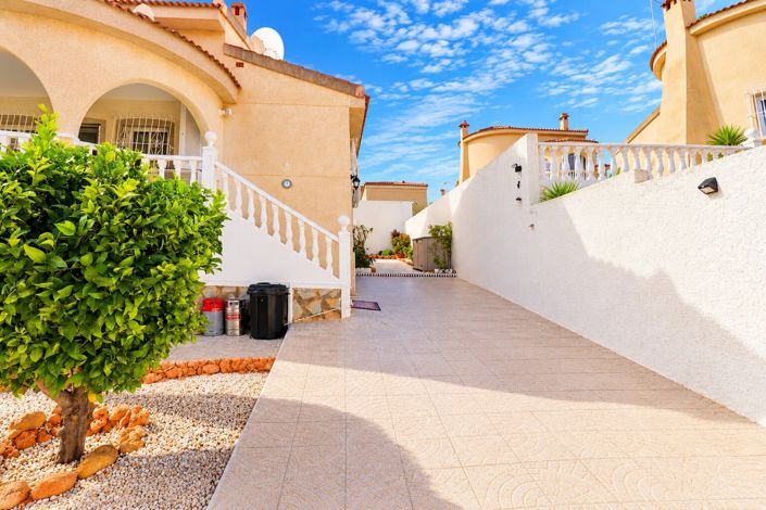 Image No.25-3 Bed Villa for sale