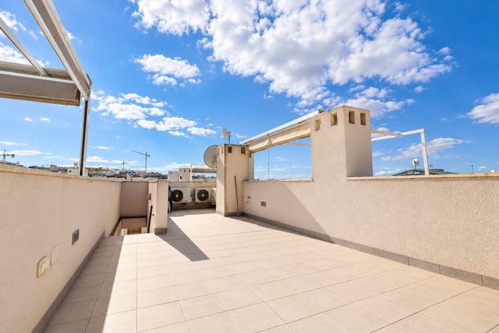 Image No.17-3 Bed Townhouse for sale
