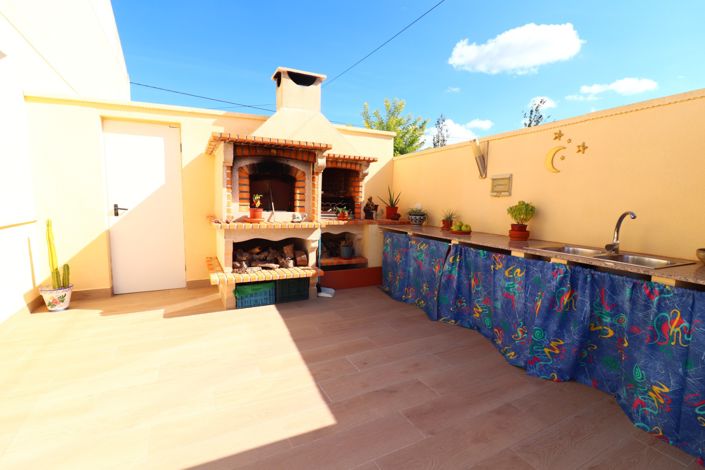 Image No.23-3 Bed Country Property for sale
