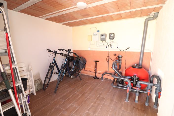 Image No.25-3 Bed Country Property for sale