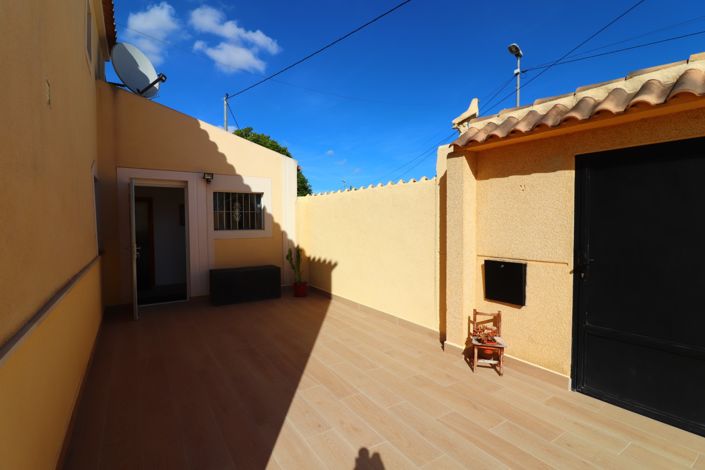 Image No.28-3 Bed Country Property for sale