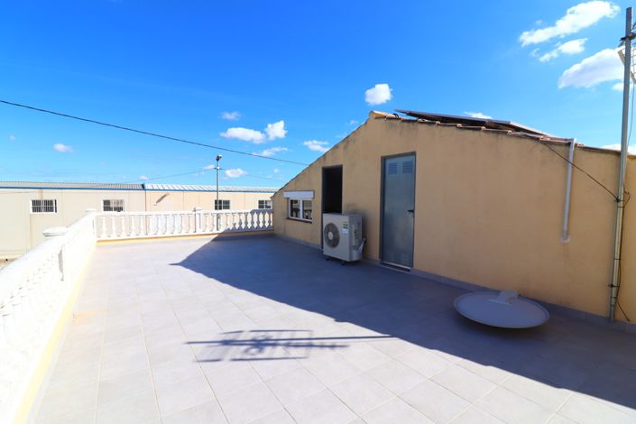 Image No.29-3 Bed Country Property for sale