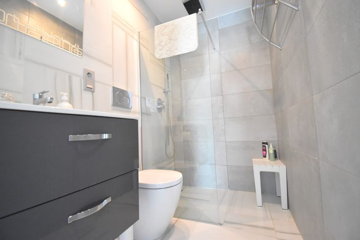 Image No.12-3 Bed Property for sale