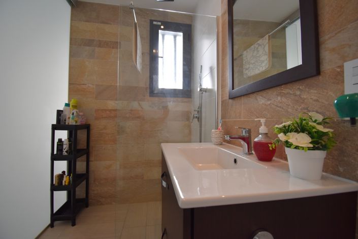 Image No.17-3 Bed Property for sale