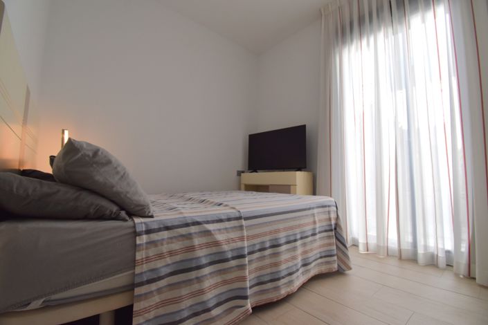 Image No.19-3 Bed Property for sale