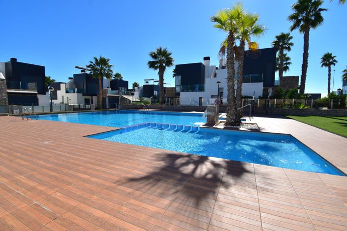Image No.27-3 Bed Property for sale
